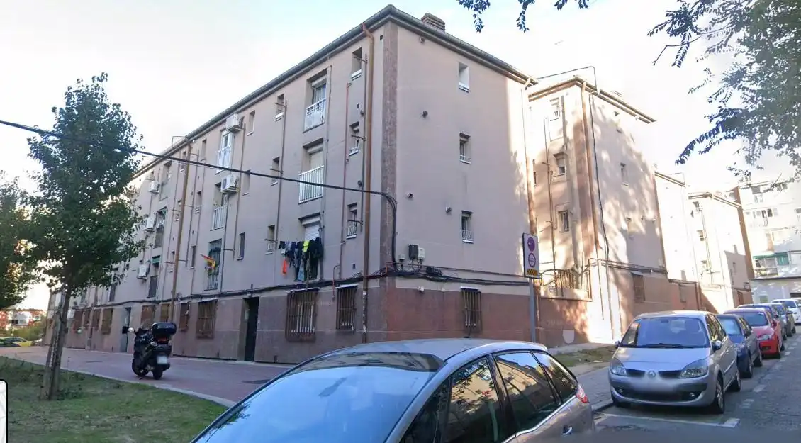 Flat for sale in Calle Castillo de Peñafiel