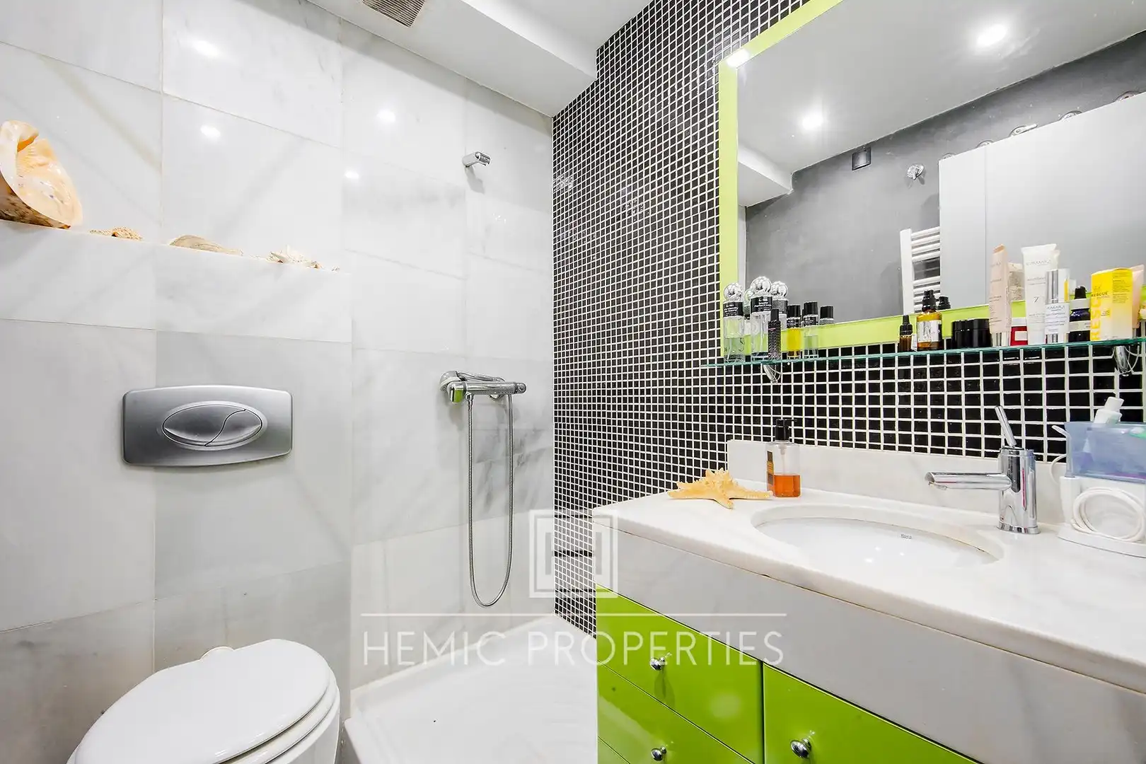 Badezimmer von Loft zum Verkauf in Madrid mit Heizung, Parkett und Gemeinschaftspool