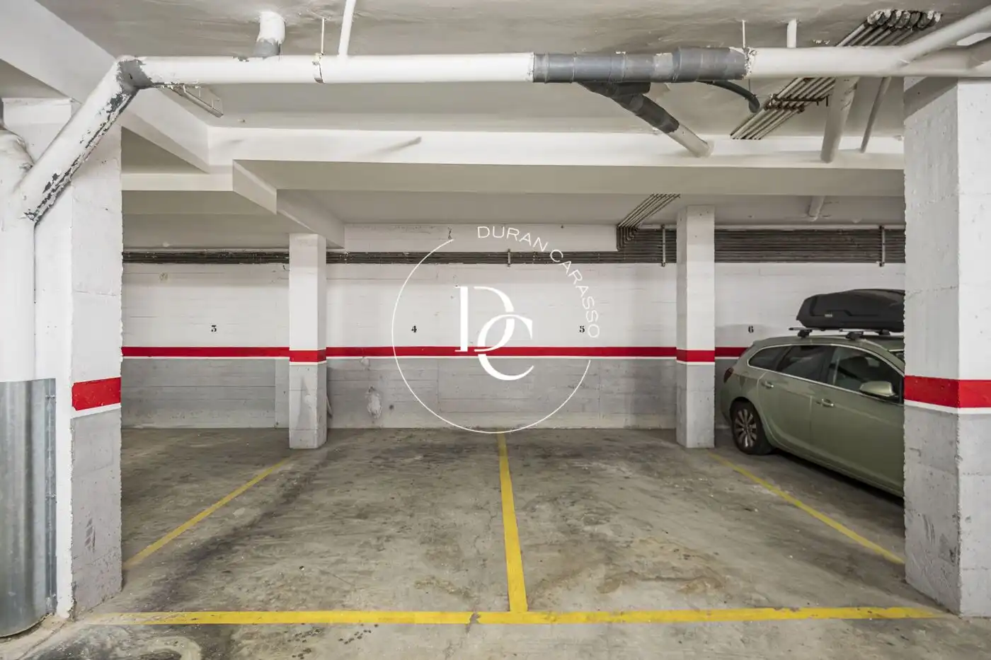 Parkplatz von Maisonette zum Verkauf in Sitges mit Klimaanlage, Heizung und Privatgarten