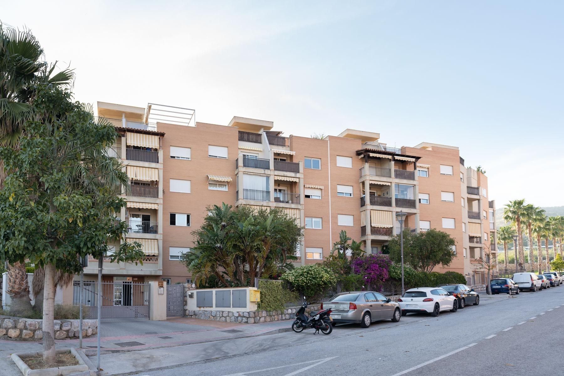 Vista exterior de Àtic en venda en Motril amb Aire condicionat, Terrassa i Traster
