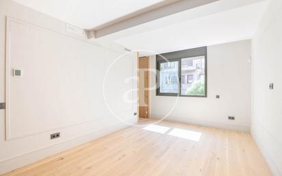 Bedroom of Flat for sale in  Barcelona Capital  with Air Conditioner and Heating