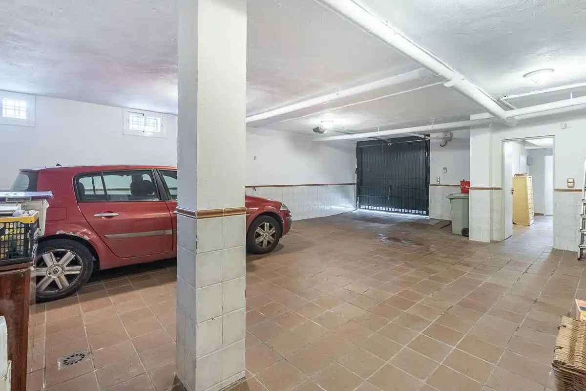 Parking de Casa adosada en venta en Granada con Calefacción, Jardín privado y Terraza