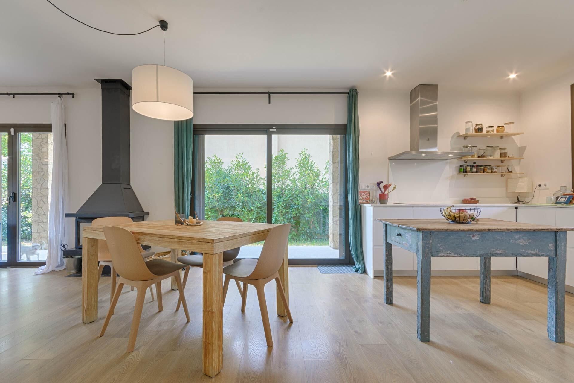 Cuina de Casa o xalet en venda en Sant Pere Pescador amb Parquet i Moblat