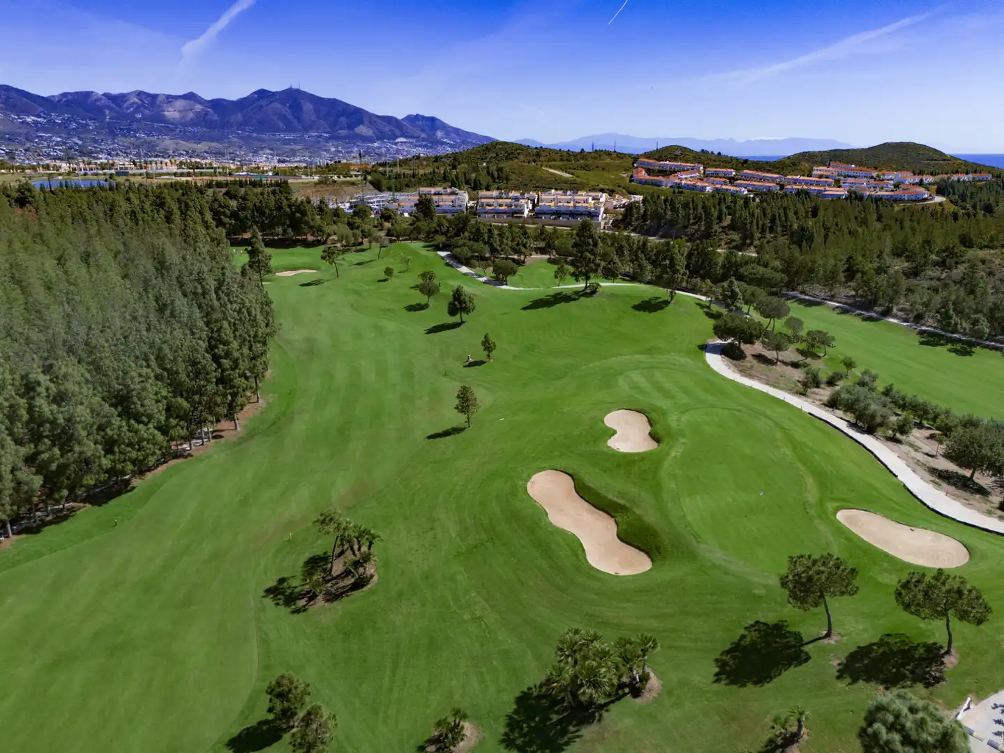 Vista exterior de Apartament en venda en Mijas amb Aire condicionat, Terrassa i Piscina
