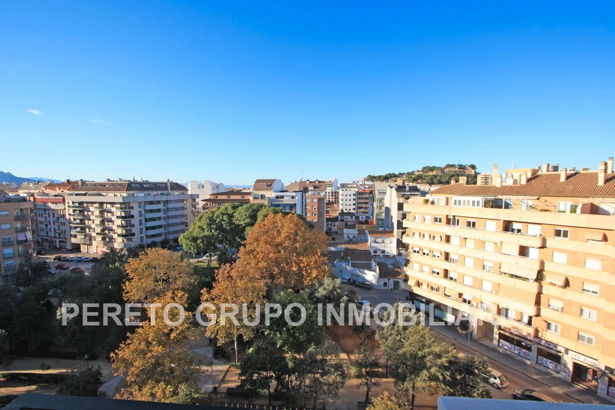 Vista exterior de Àtic en venda en Dénia amb Aire condicionat, Calefacció i Jardí privat