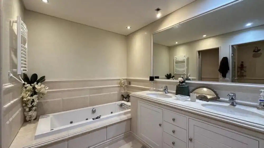 Bany de Apartament de lloguer en Estepona amb Aire condicionat, Terrassa i Piscina