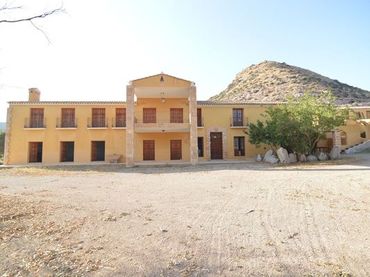 Casa rústica amb piscina en venda a Camino del Labradorcico