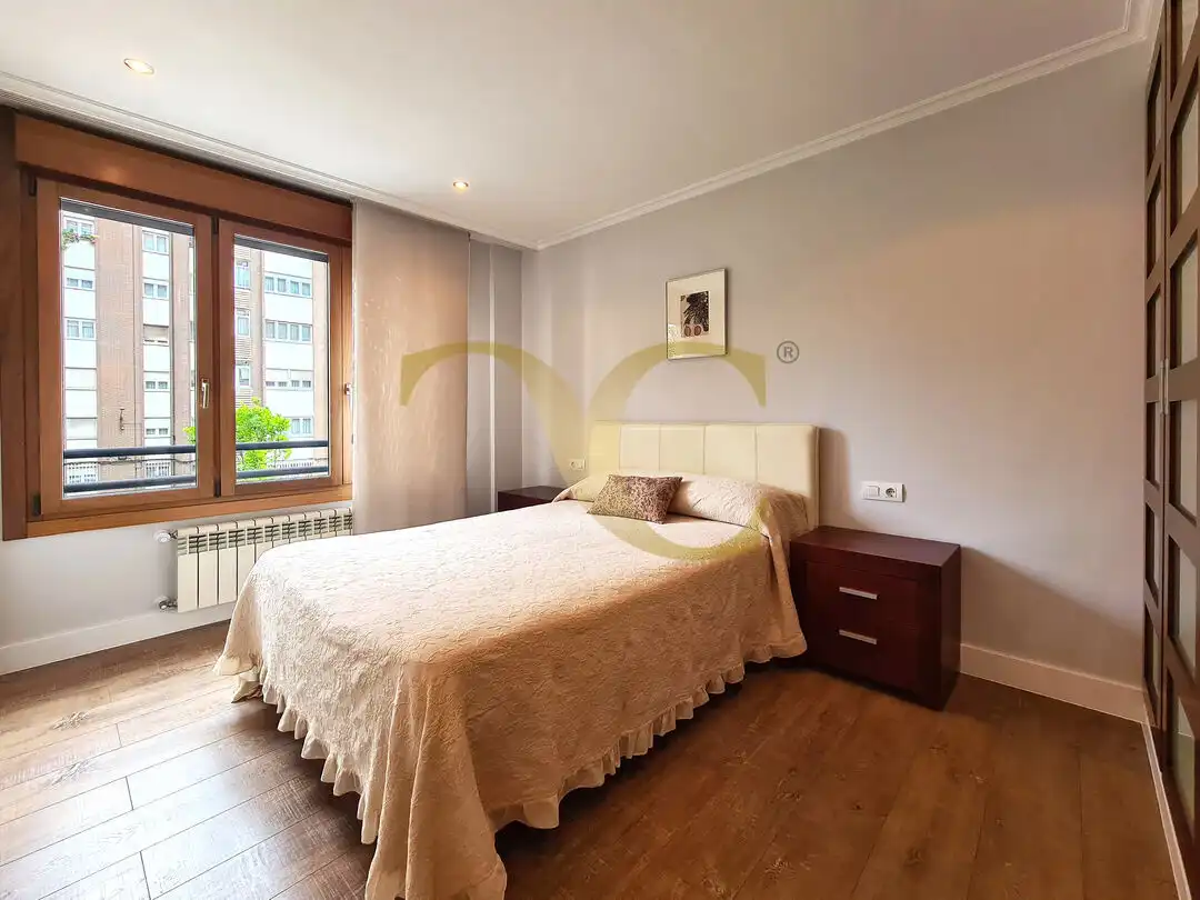 Habitación de Piso en venta en Gijón  con Calefacción, Jardín privado y Terraza