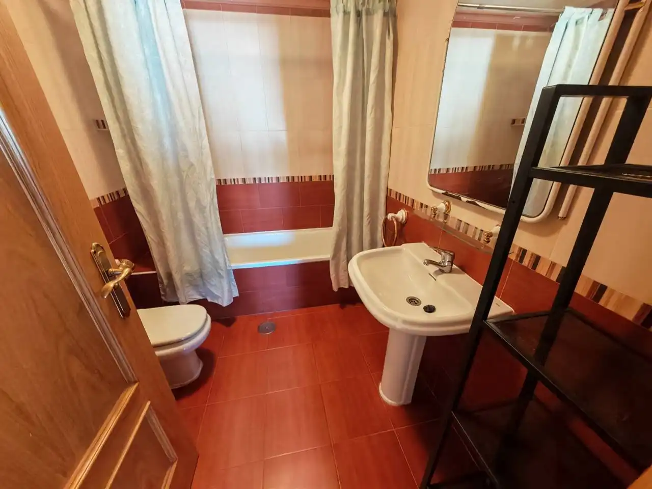 Badezimmer von Wohnung zum Verkauf in Huétor Tájar mit Klimaanlage, Heizung und Terrasse