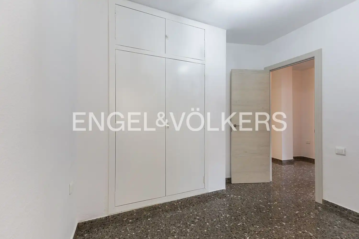 Piso de alquiler en Valencia con Calefacción y Balcón