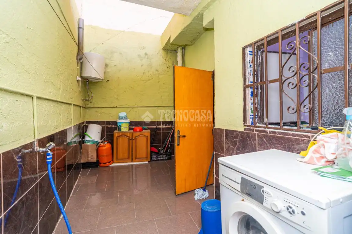 Casa adosada en venda en Linares amb Aire condicionat i Terrassa