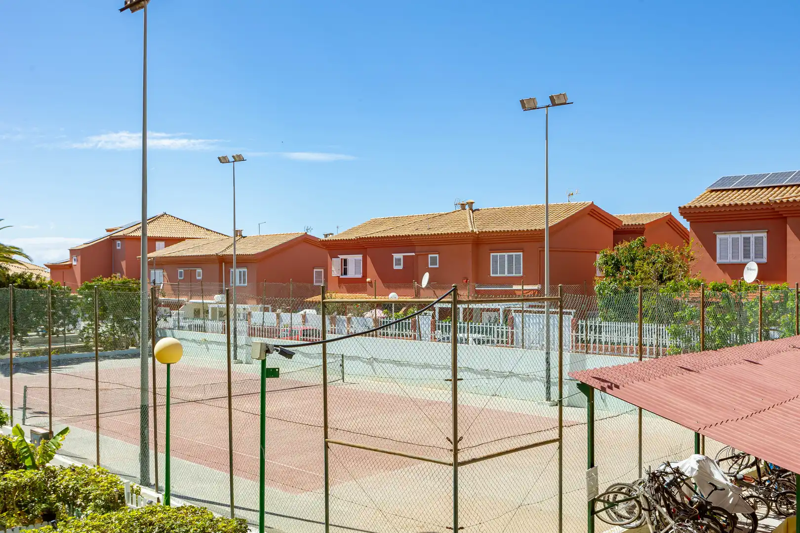 Vista exterior de Piso en venta en San Bartolomé de Tirajana con Terraza, Piscina y Amueblado