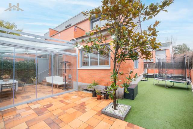 Casa adosada en Venta en Calle Juan Antonio Vallejo Nájera en Viñas Viejas