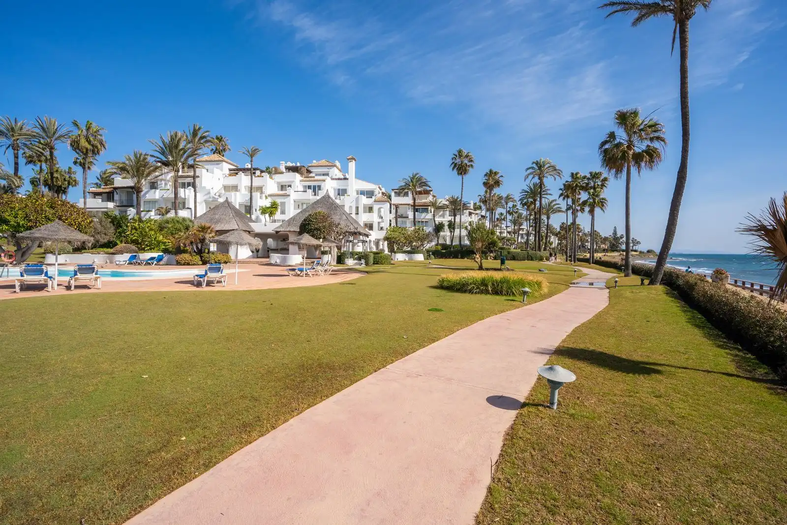 Jardí de Apartament en venda en Estepona amb Terrassa, Traster i Moblat