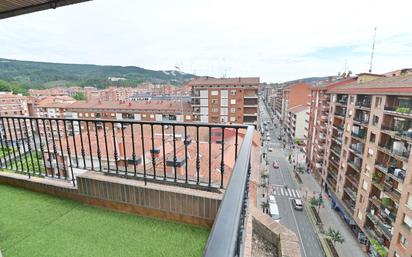 Vista exterior de Pis en venda en Galdakao amb Calefacció, Terrassa i Traster