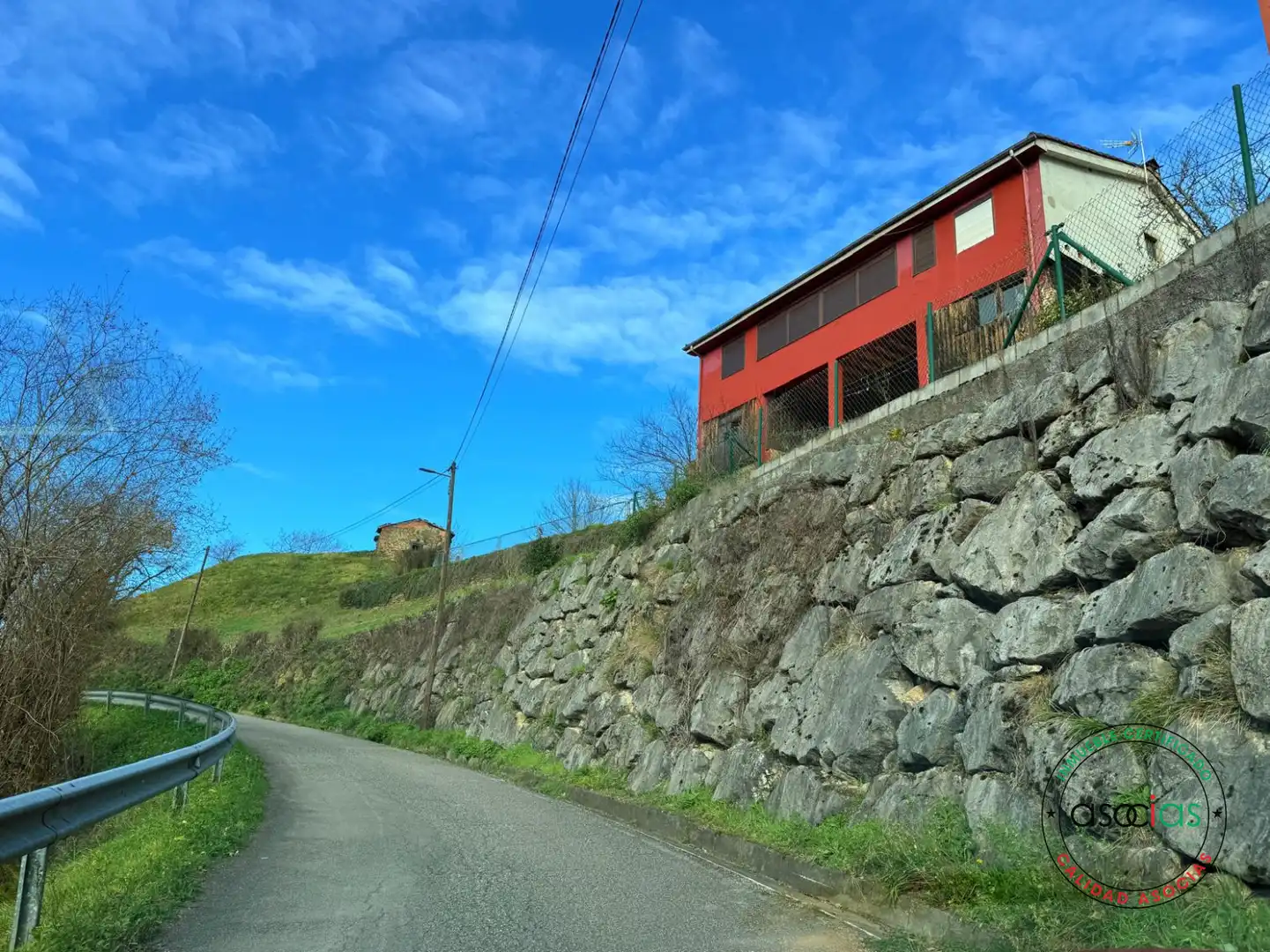 Außenansicht von Einfamilien-Reihenhaus zum Verkauf in Mieres (Asturias) mit Heizung, Möbliert und Balkon