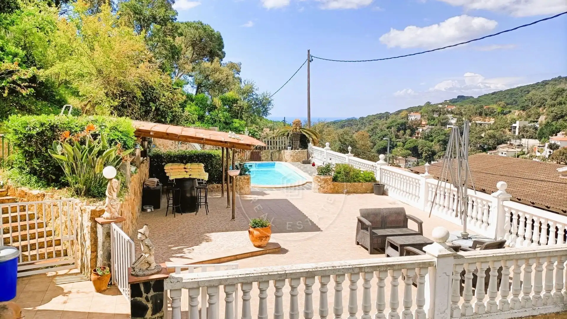 House with pool for sale in Serra Brava