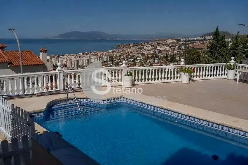 Piscina de Casa o chalet en venta en Rincón de la Victoria con Aire acondicionado, Jardín privado y Terraza