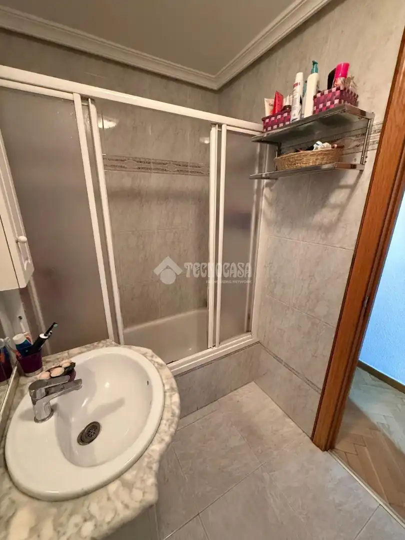 Baño de Piso en venta en Madrid con Calefacción y Amueblado