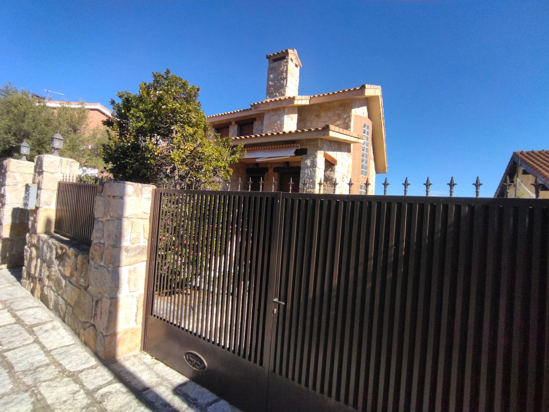 Exterior view of House or chalet for sale in Guadalix de la Sierra  with Private garden, Terrace and Storage room
