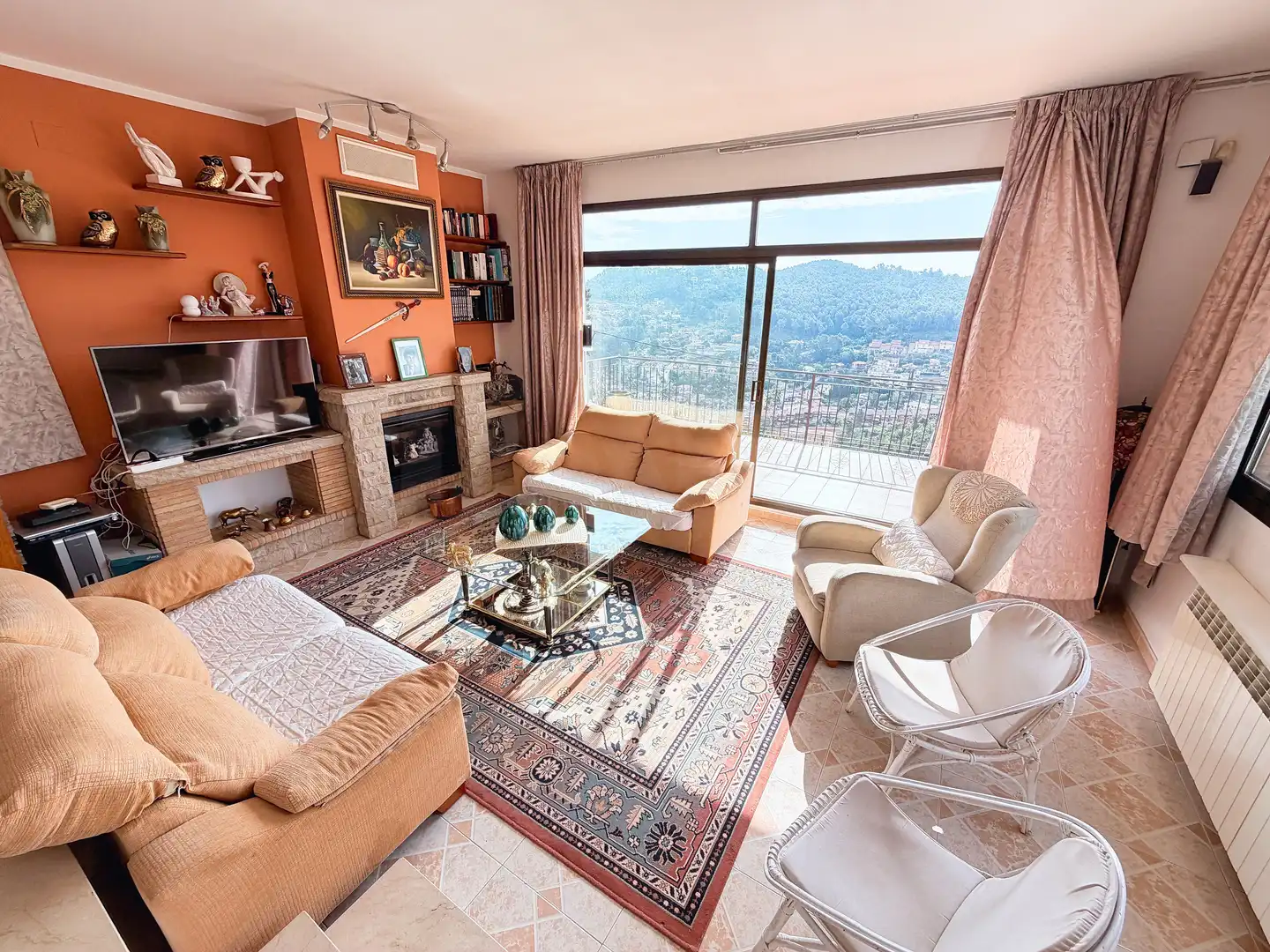Sala d'estar de Casa o xalet en venda en Vallirana amb Aire condicionat, Calefacció i Terrassa
