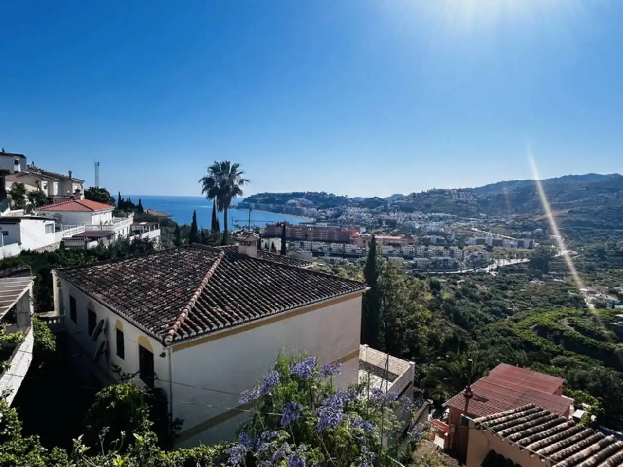 Vista exterior de Casa o xalet en venda en Almuñécar amb Jardí privat i Terrassa