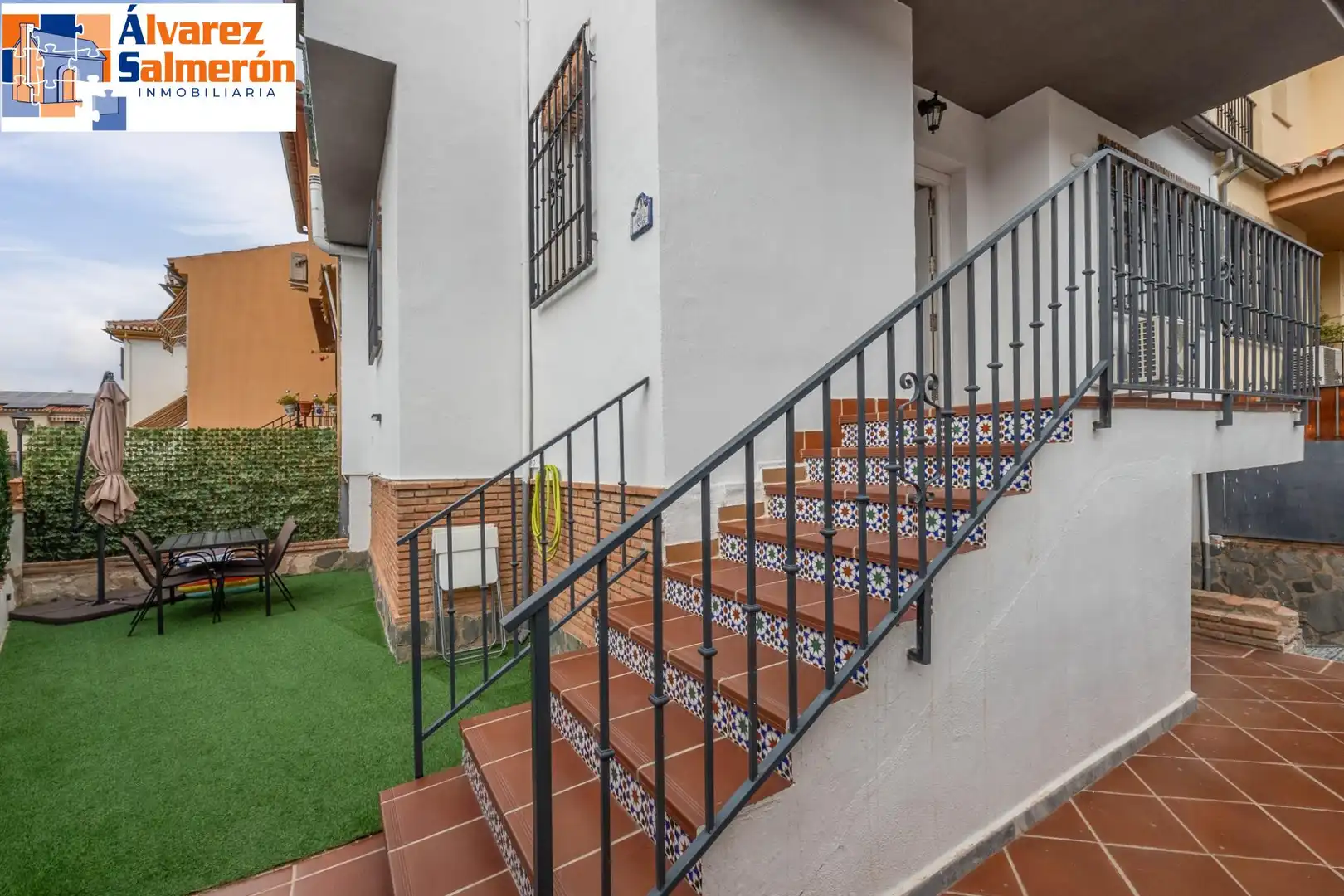 Casa con jardín en venta en Ogíjares