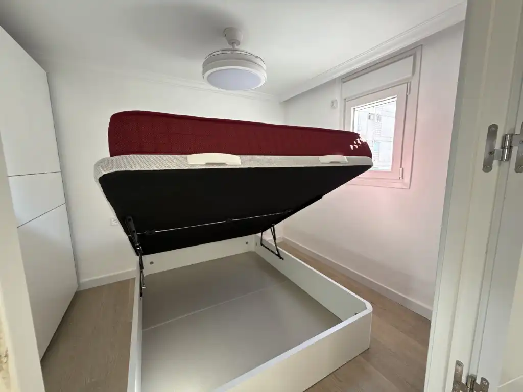 Bedroom of Flat for rent in Sevilla  with Air Conditioner