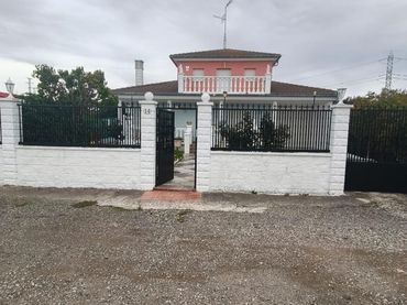 Chalet con balcón en venta en Briviesca