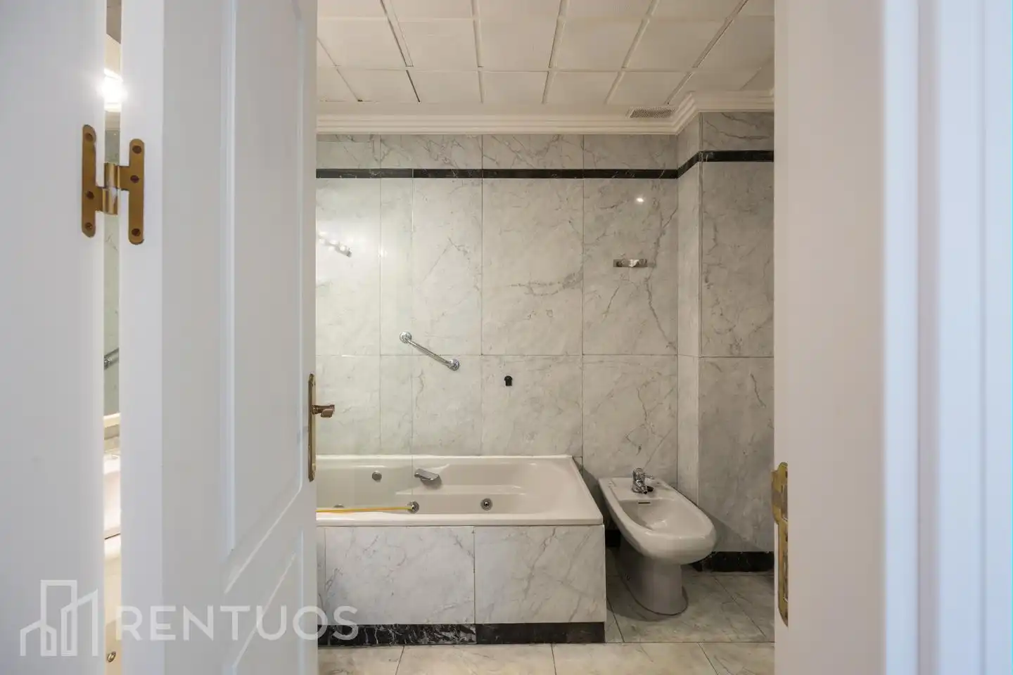 Baño de Piso de alquiler en Madrid con Aire acondicionado, Parquet y Amueblado