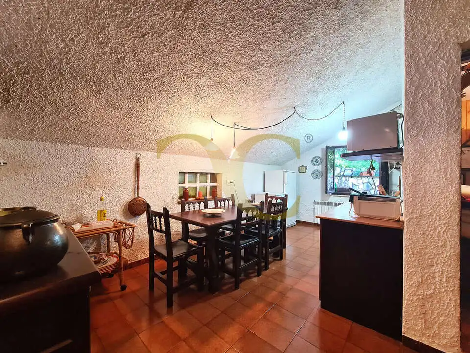 Cocina de Casa o chalet en venta en Caso con Calefacción, Jardín privado y Terraza