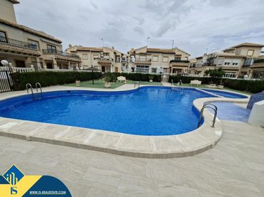 Bungalow con piscina en venta en Orihuela Costa