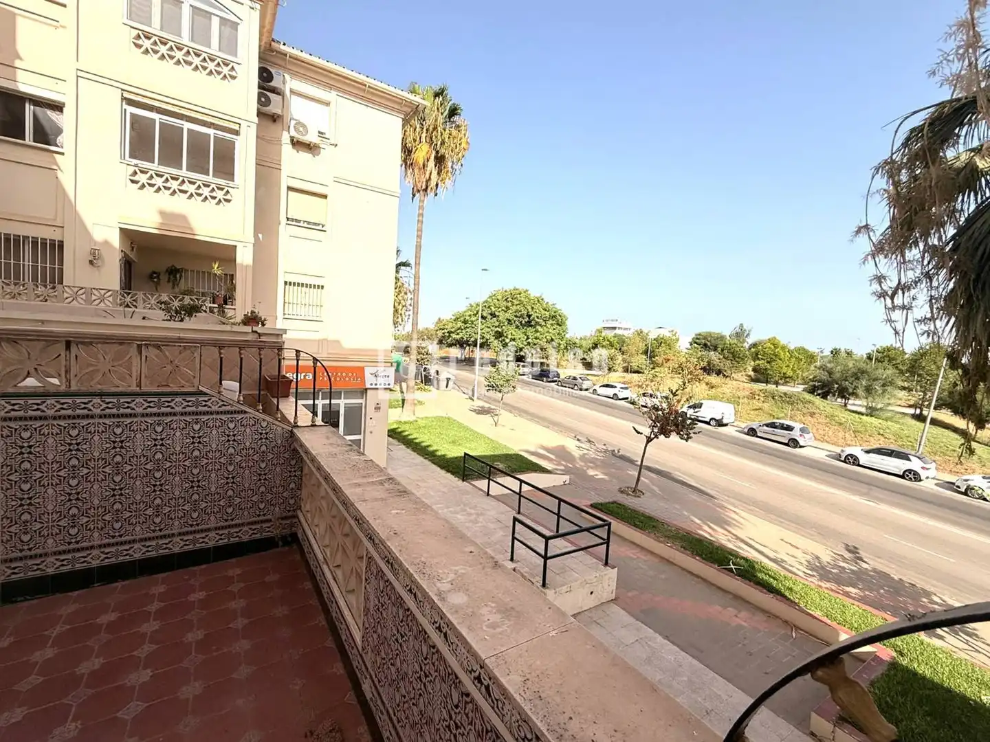 Flat for rent in Demóstenes, El Cónsul - Ciudad Universitaria - El Romeral