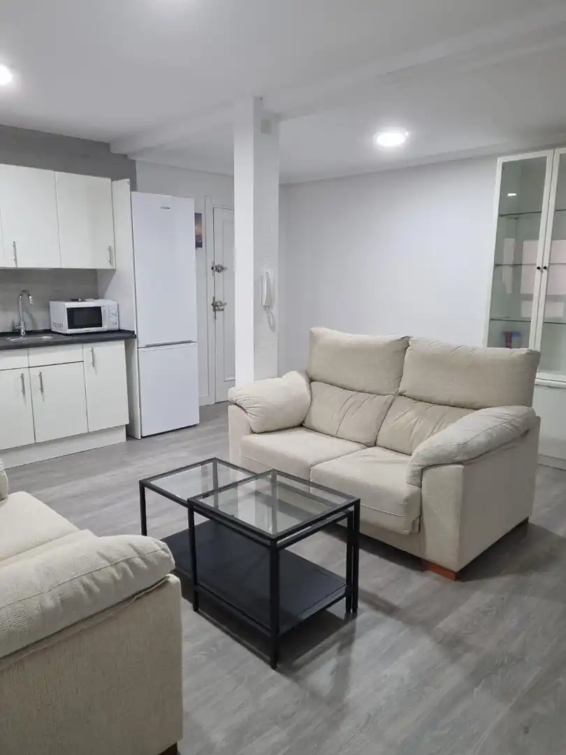 Wohnzimmer von Wohnung zur untervermieten in Ávila mit Heizung, Parkett und Terrasse