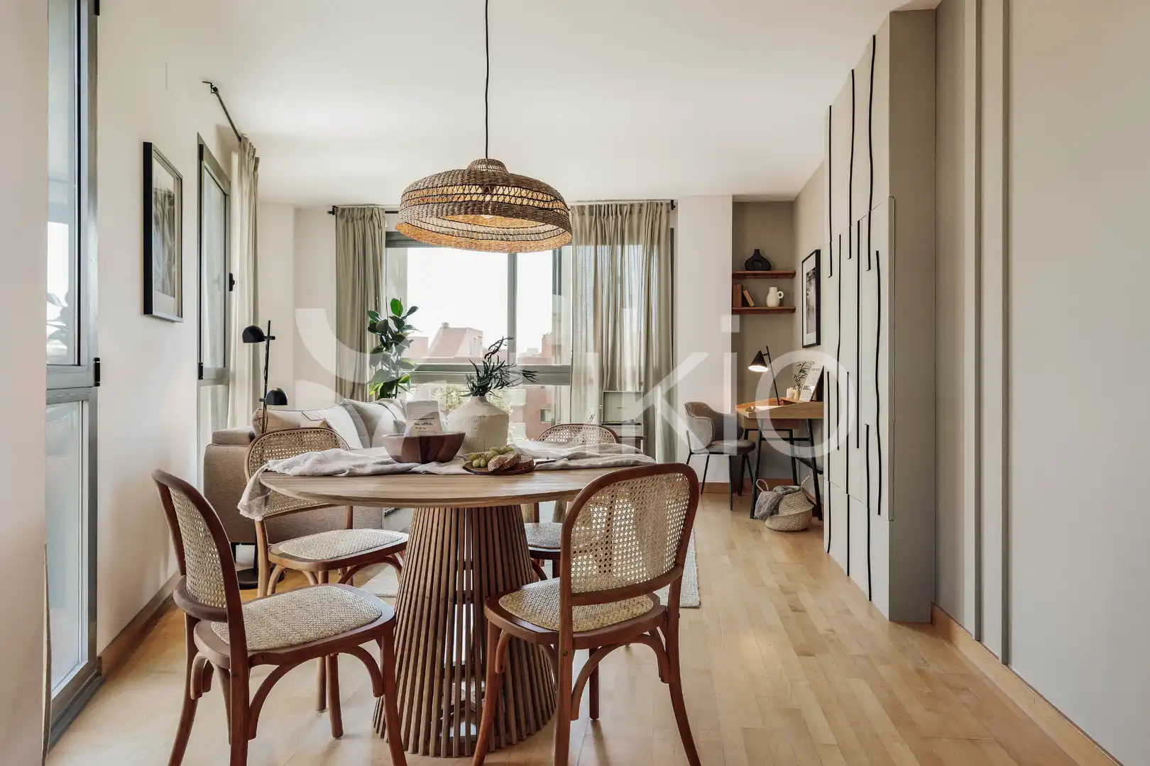 Comedor de Apartamento de alquiler en Barcelona con Aire acondicionado, Calefacción y Amueblado
