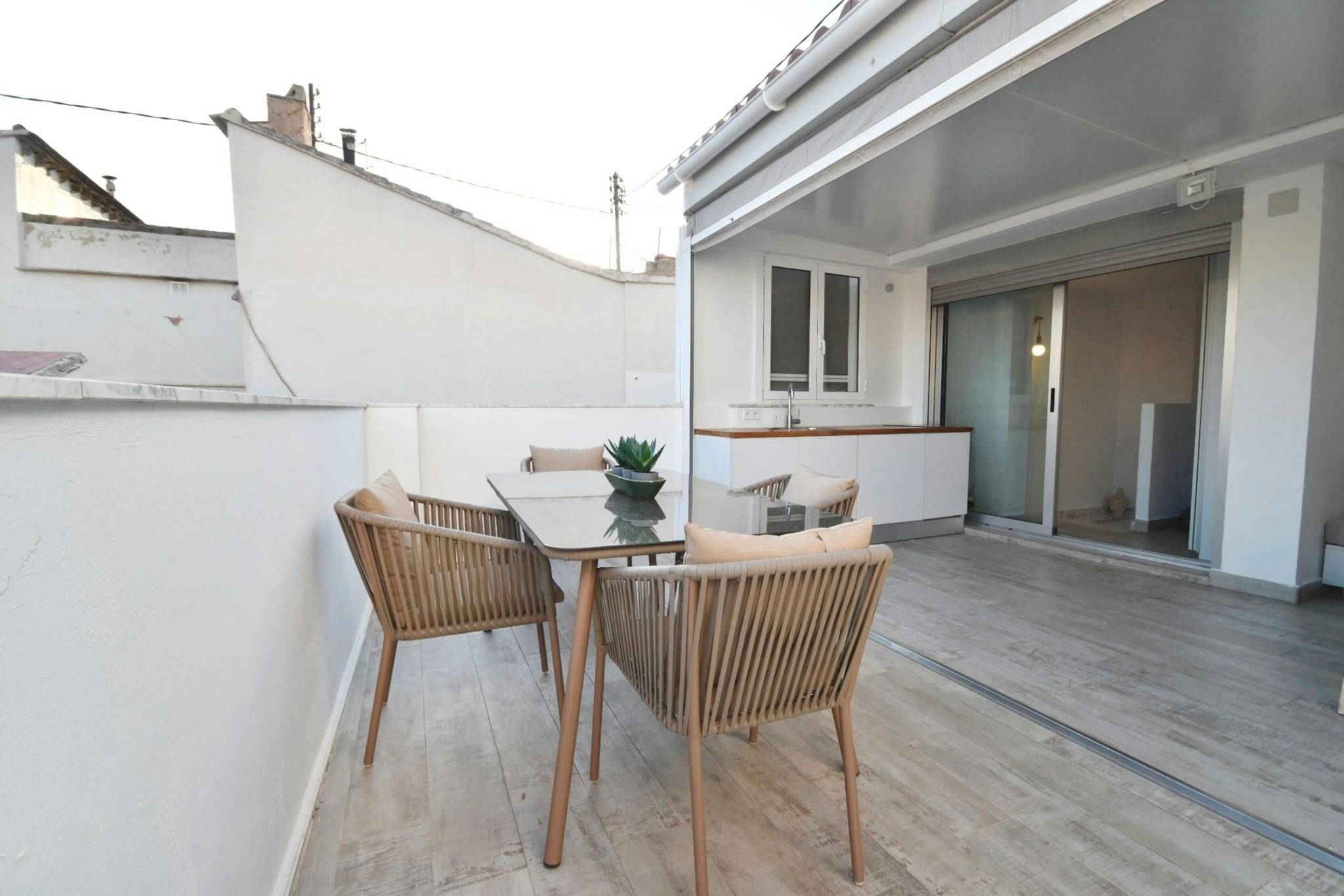 Terraza de Piso de alquiler en  Valencia Capital con Aire acondicionado, Calefacción y Amueblado