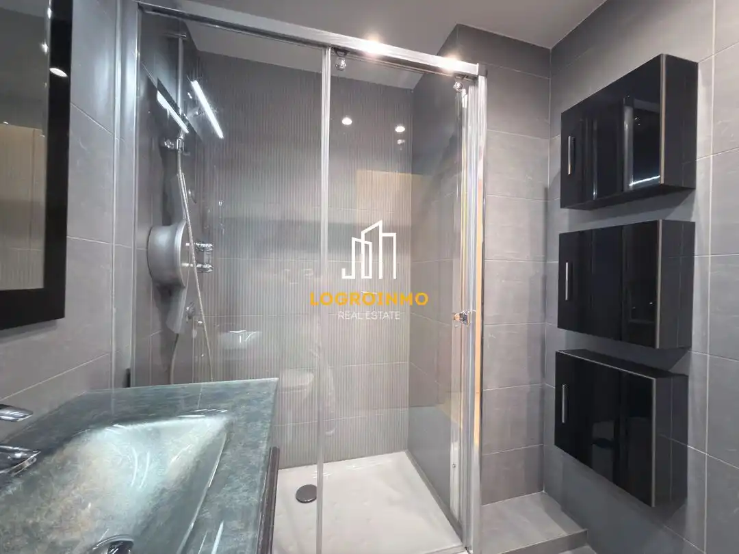 Bathroom of Flat for sale in  Logroño  with Air Conditioner, Heating and Private garden