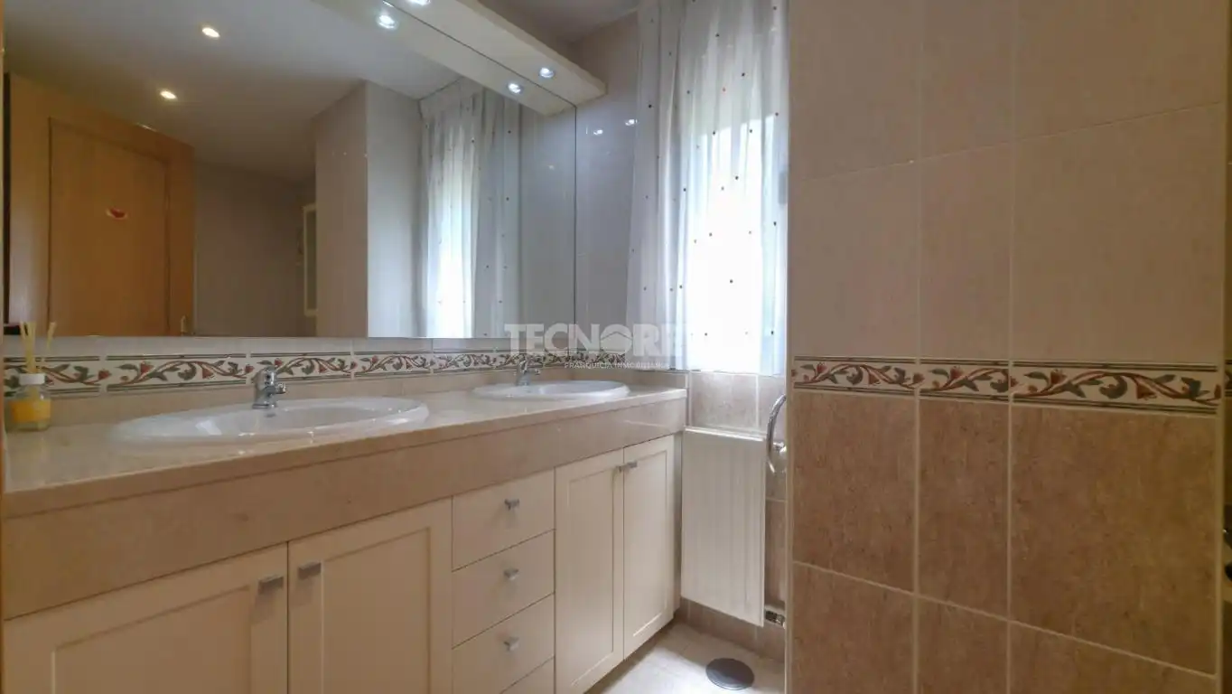 Baño de Piso en venta en Guadalajara con Calefacción y Terraza