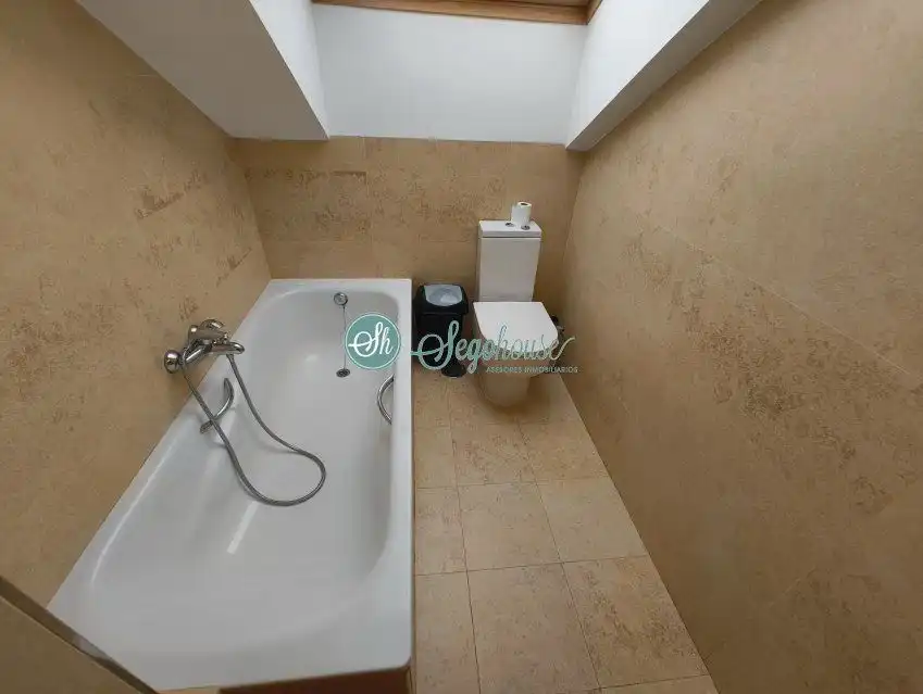 Baño de Piso en venta en Segovia con Aire acondicionado, Calefacción y Trastero