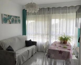 Dormitori de Apartament de lloguer en Torremolinos amb Aire condicionat i Piscina