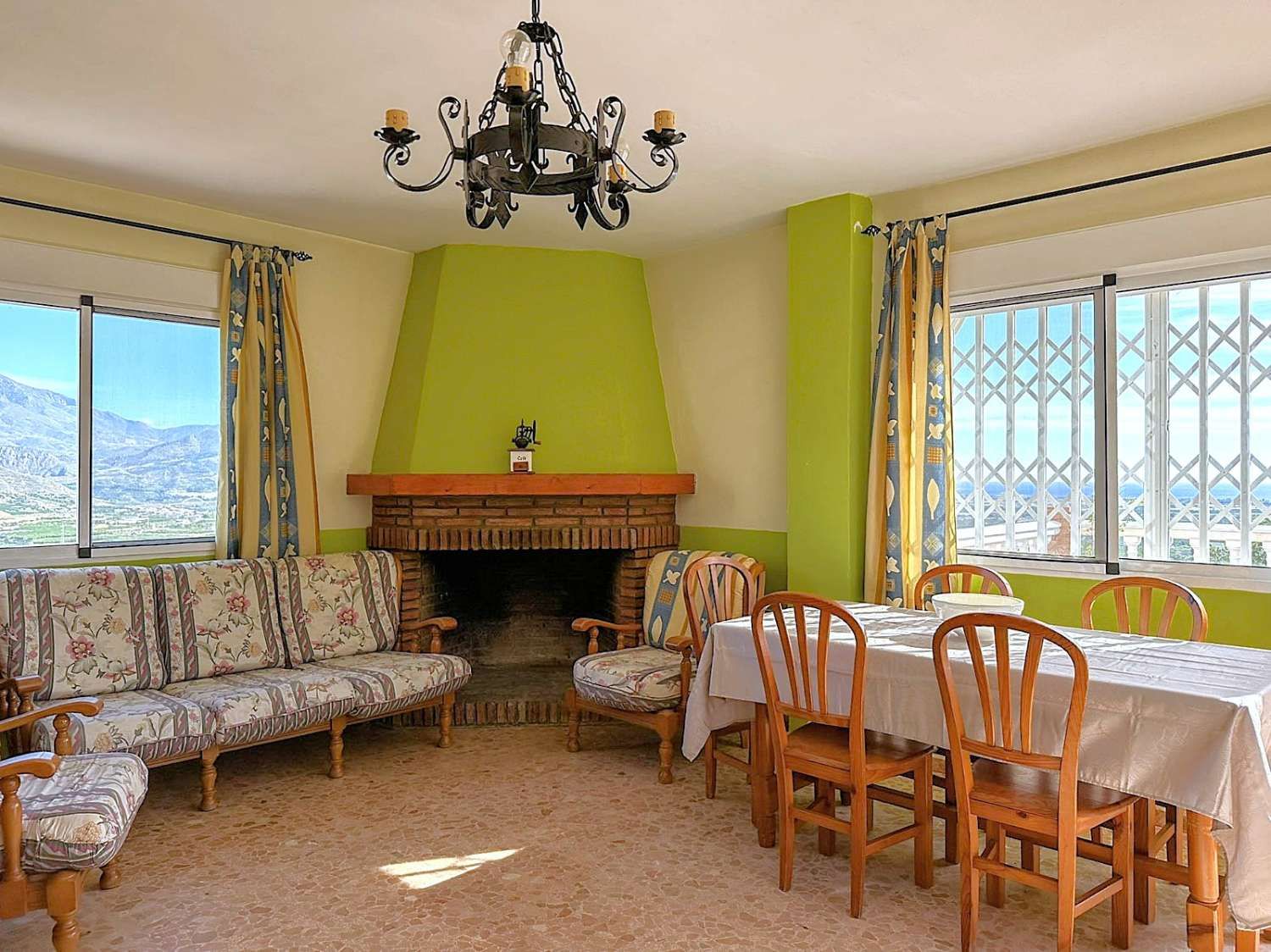 Menjador de Finca rústica en venda en Salobreña amb Terrassa i Piscina