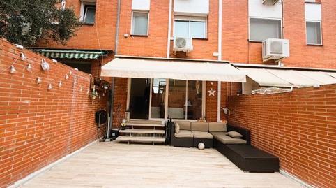 Foto 2 de Casa adosada en venda a Carrer del Pedraforca, Morera, Badalona