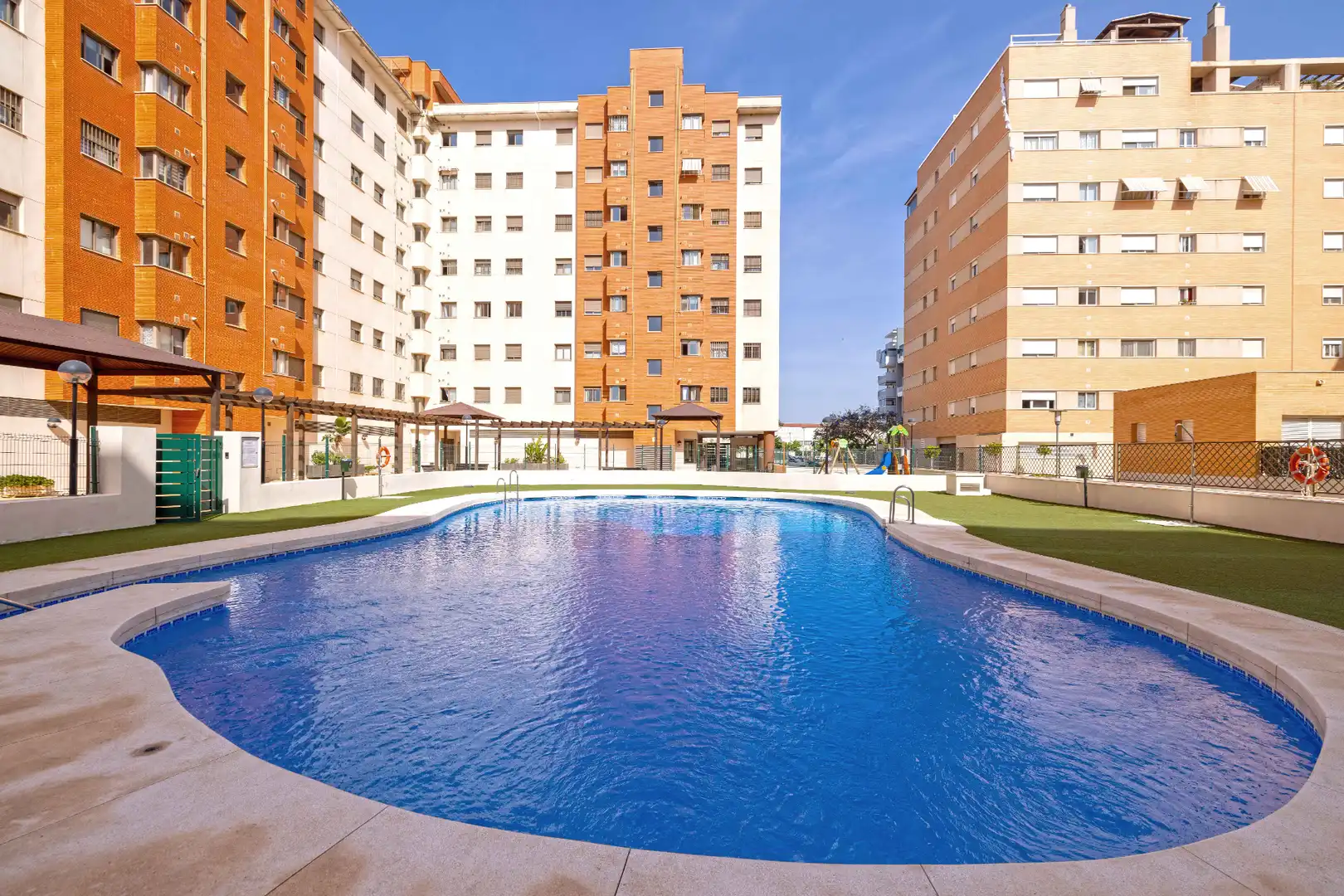 Piscina de Piso en venta en Málaga con Aire acondicionado, Calefacción y Terraza