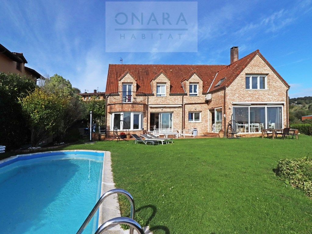 Swimming pool of Premises for sale in Hondarribia