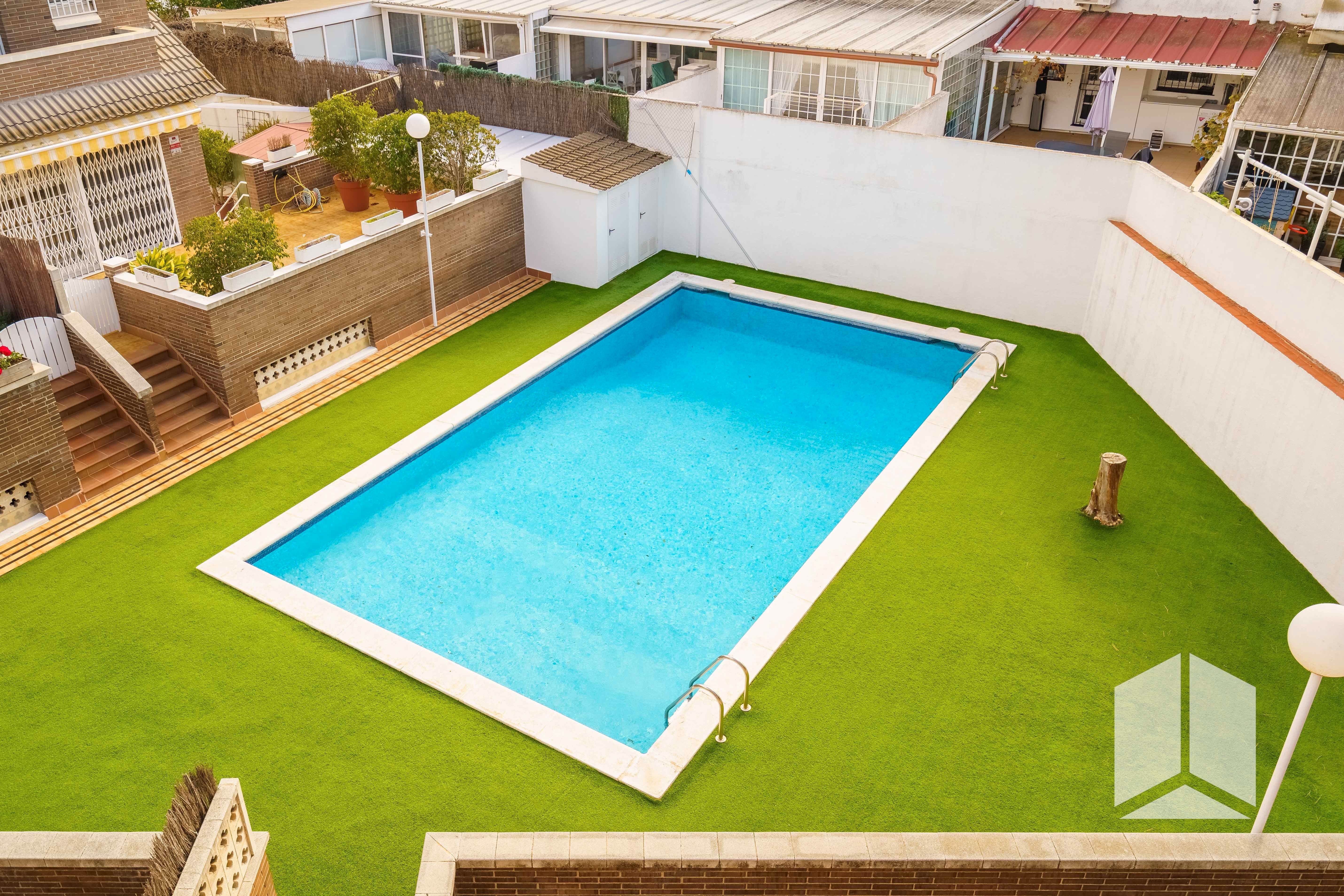 Swimming pool of Single-family semi-detached for sale in Castelldefels  with Air Conditioner, Heating and Terrace