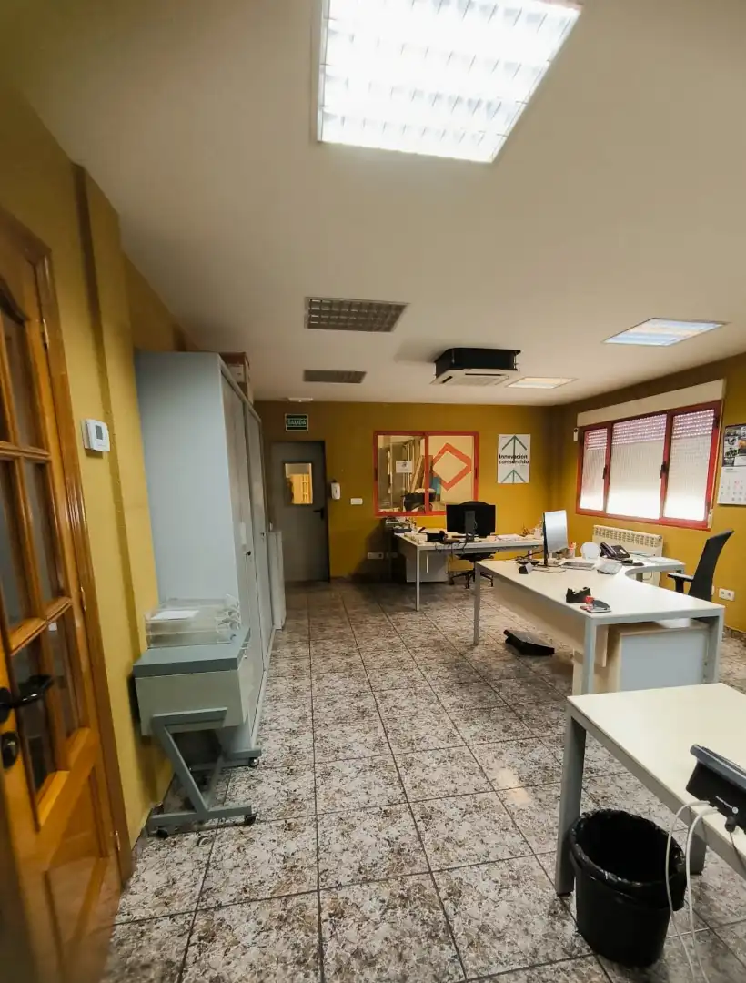 Industrial buildings for sale in Palencia  with Heating and Alarm