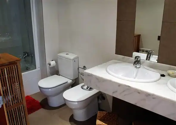 Badezimmer von Dachboden zur Miete in Cambrils mit Klimaanlage, Terrasse und Möbliert