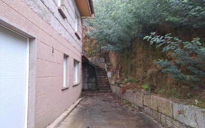 Vista exterior de Casa o xalet en venda en O Porriño   amb Jardí privat
