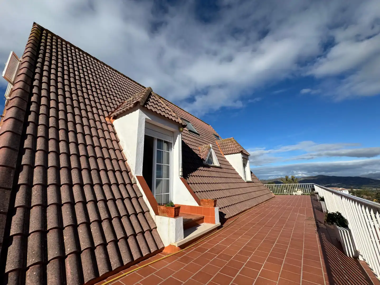 Vista exterior de Casa o xalet en venda en Alhaurín de la Torre amb Aire condicionat, Calefacció i Jardí privat