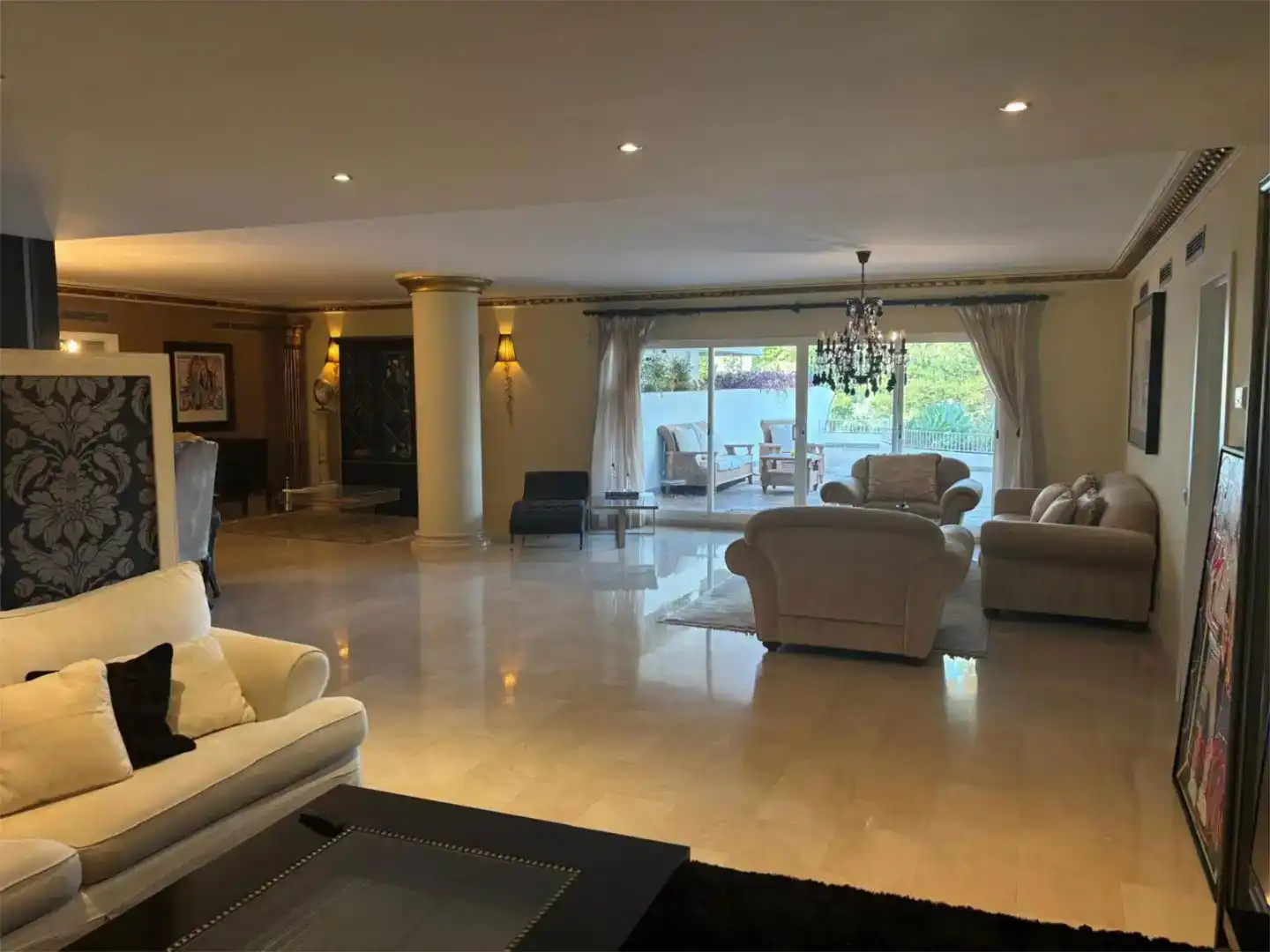 Wohnung zur Miete in Marbella mit Klimaanlage, Schwimmbad und Balkon